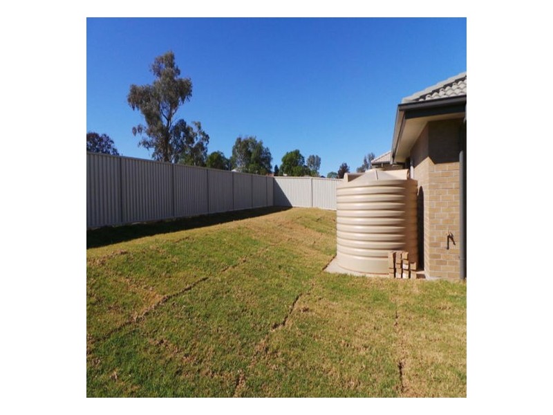 39 Tulipwood Crescent, Tamworth NSW 2340