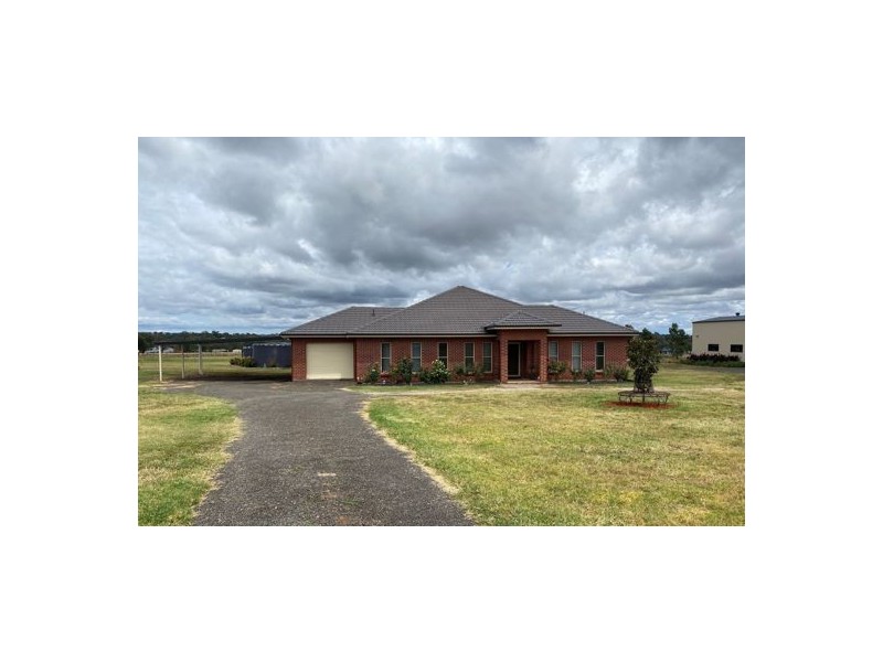 5 Woodswallow Close, Tamworth NSW 2340