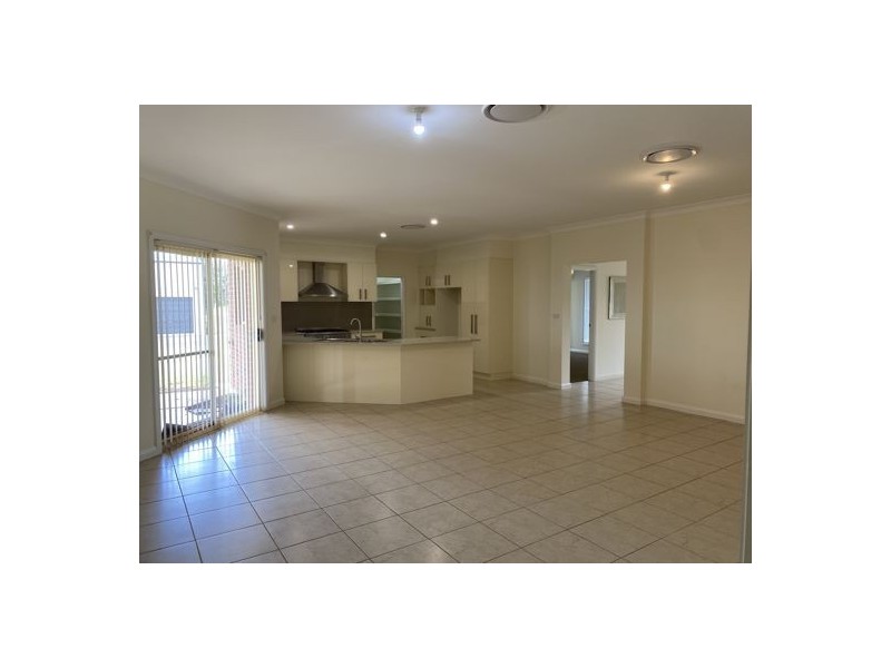 5 Woodswallow Close, Tamworth NSW 2340