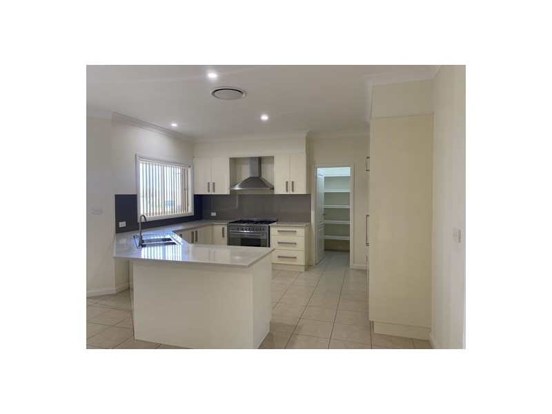 5 Woodswallow Close, Tamworth NSW 2340