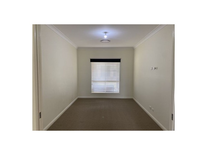 5 Woodswallow Close, Tamworth NSW 2340