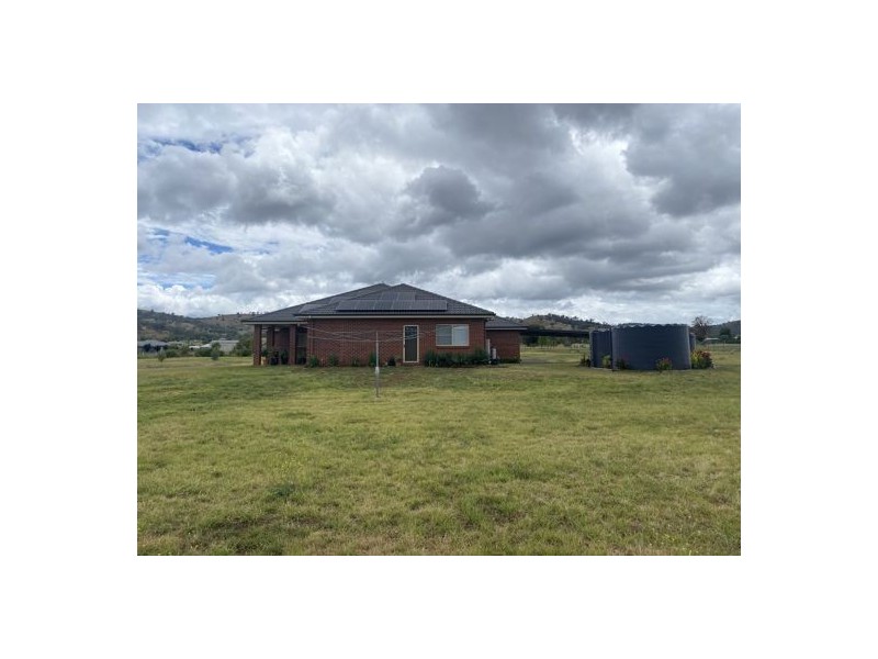 5 Woodswallow Close, Tamworth NSW 2340