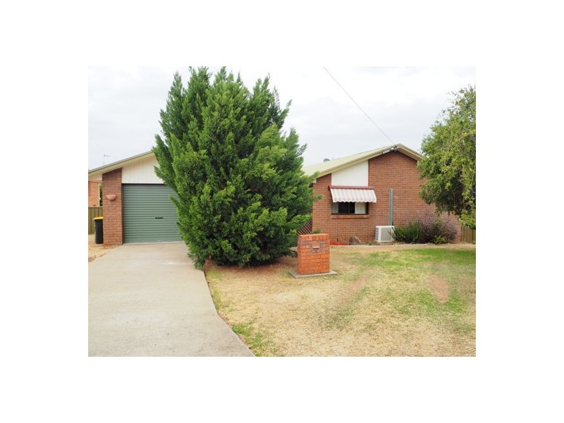 8 Cowper Close, Tamworth NSW 2340