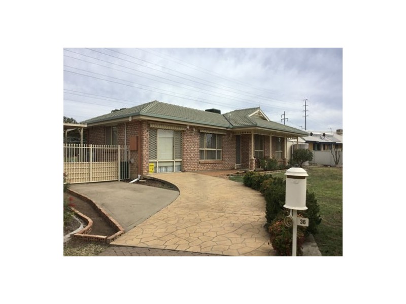 36 Cobb & Co Circuit, Tamworth NSW 2340