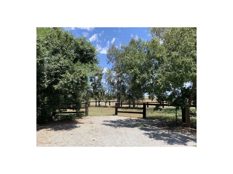 5 Oakley Road, Tamworth NSW 2340
