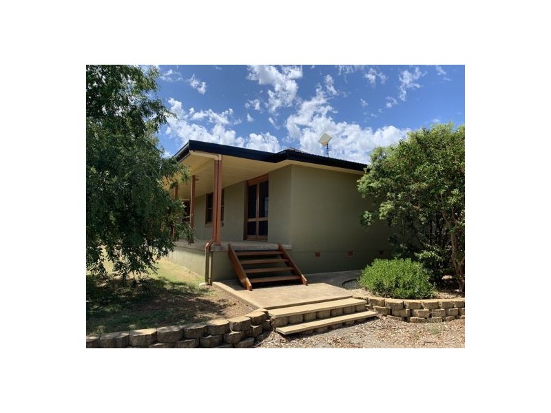 5 Oakley Road, Tamworth NSW 2340