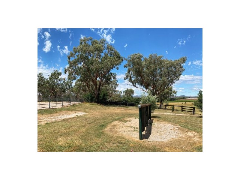 5 Oakley Road, Tamworth NSW 2340