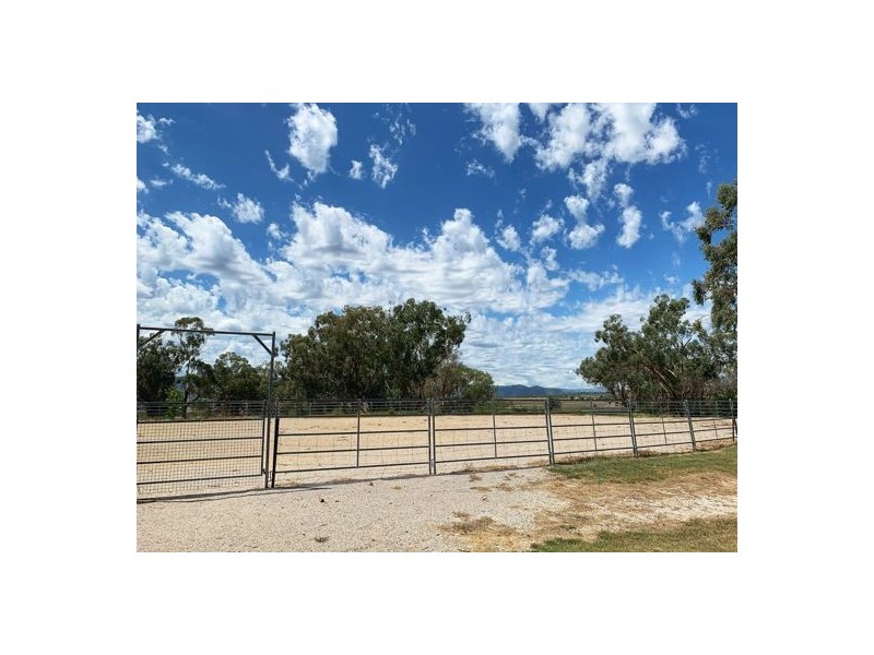 5 Oakley Road, Tamworth NSW 2340