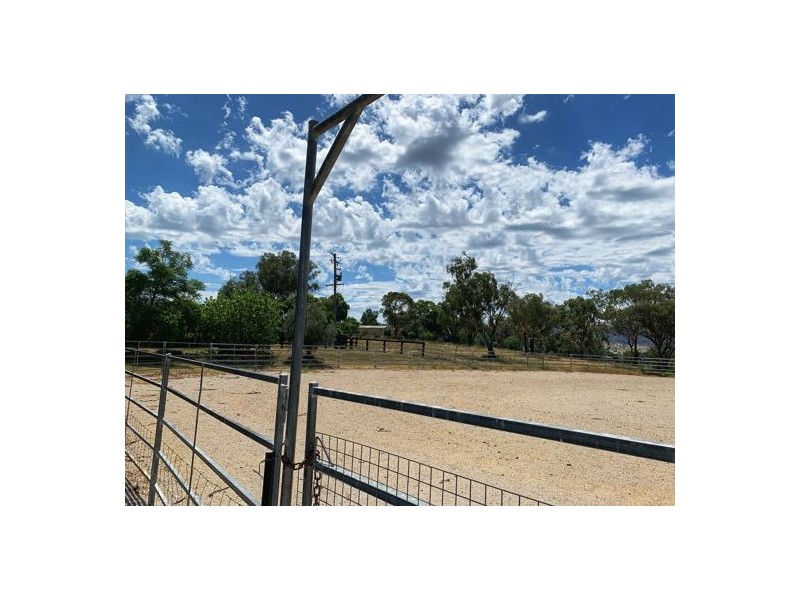 5 Oakley Road, Tamworth NSW 2340