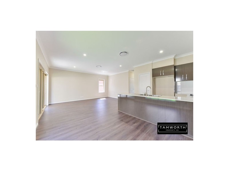 2/3 Ventnor. Drive, Tamworth NSW 2340