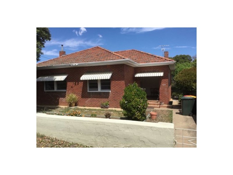 123 Upper Street, Tamworth NSW 2340