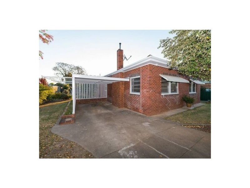123 Upper Street, Tamworth NSW 2340