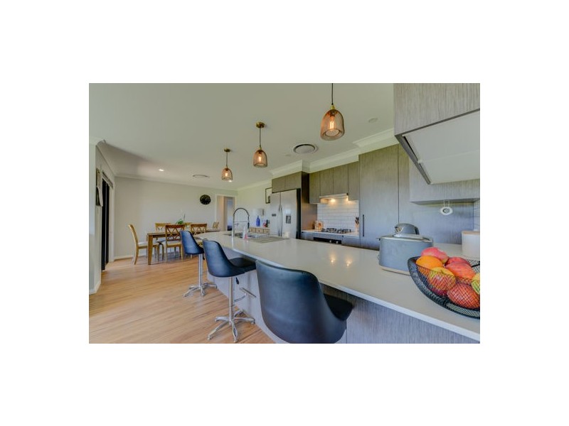 37 Mulga Place, Tamworth NSW 2340