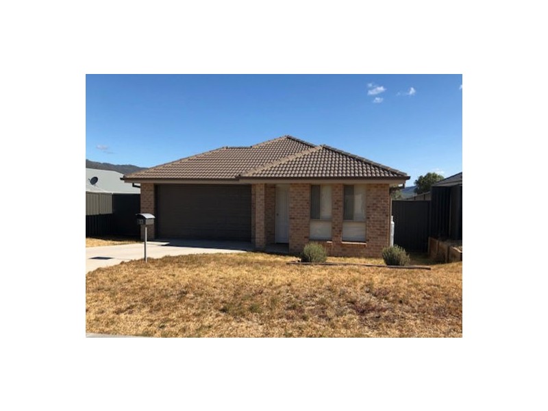 32 Reginald Drive, Tamworth NSW 2340