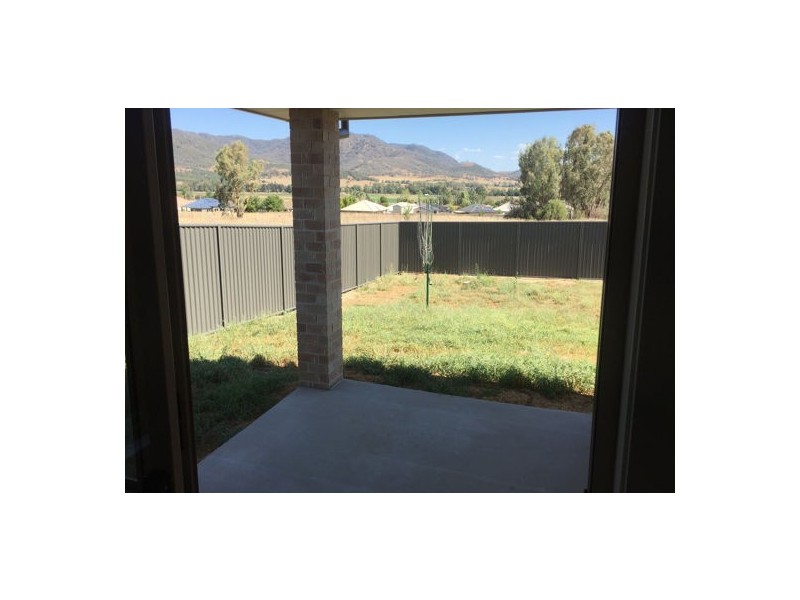 32 Reginald Drive, Tamworth NSW 2340