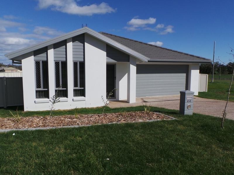 44 Tulipwood Cresent, Tamworth NSW 2340