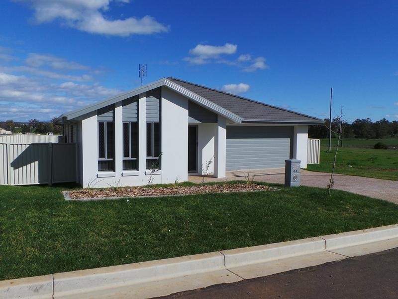 44 Tulipwood Cresent, Tamworth NSW 2340