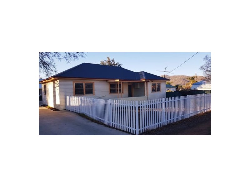 2 Cambridge Street, Tamworth NSW 2340