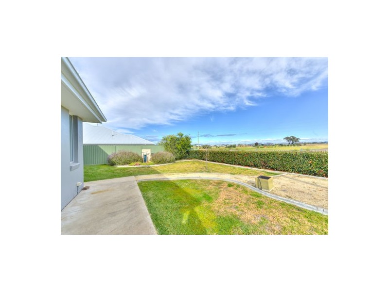 24 Peak Drive, Tamworth NSW 2340