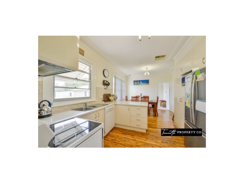 80 Piper Street, Tamworth NSW 2340