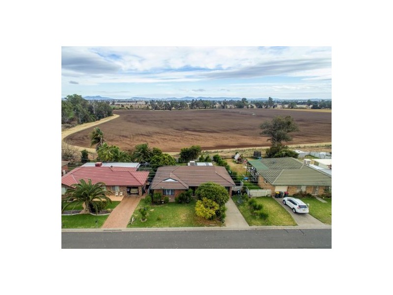 77 Glengarvin Drive, Tamworth NSW 2340