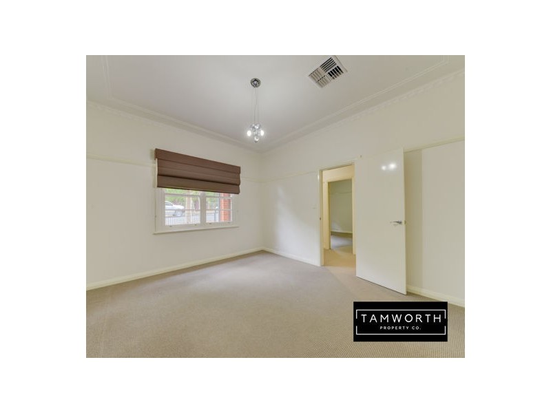 1 Douglas Avenue, Tamworth NSW 2340