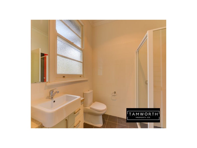 1 Douglas Avenue, Tamworth NSW 2340