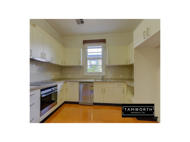 1 Douglas Avenue, Tamworth NSW 2340