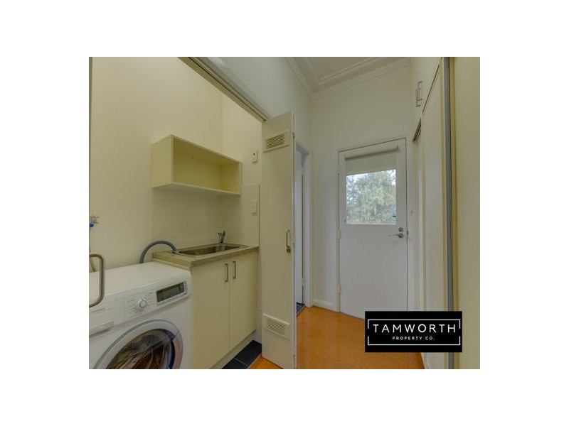 1 Douglas Avenue, Tamworth NSW 2340