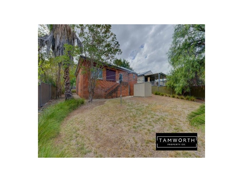 1 Douglas Avenue, Tamworth NSW 2340