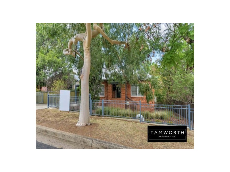 1 Douglas Avenue, Tamworth NSW 2340