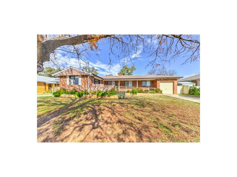 19 Waree Drive, Tamworth NSW 2340