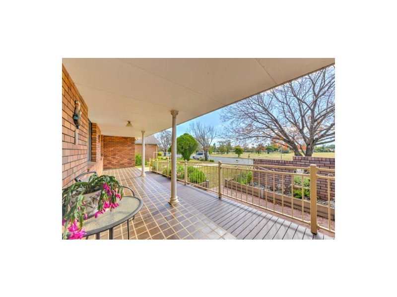 19 Waree Drive, Tamworth NSW 2340