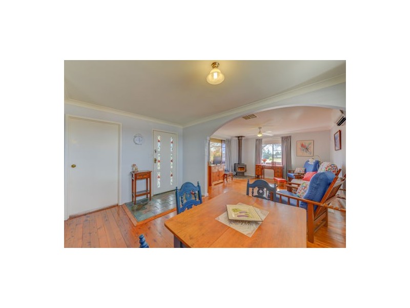 19 Waree Drive, Tamworth NSW 2340