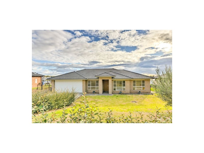 35 Windmill Drive, Tamworth NSW 2340