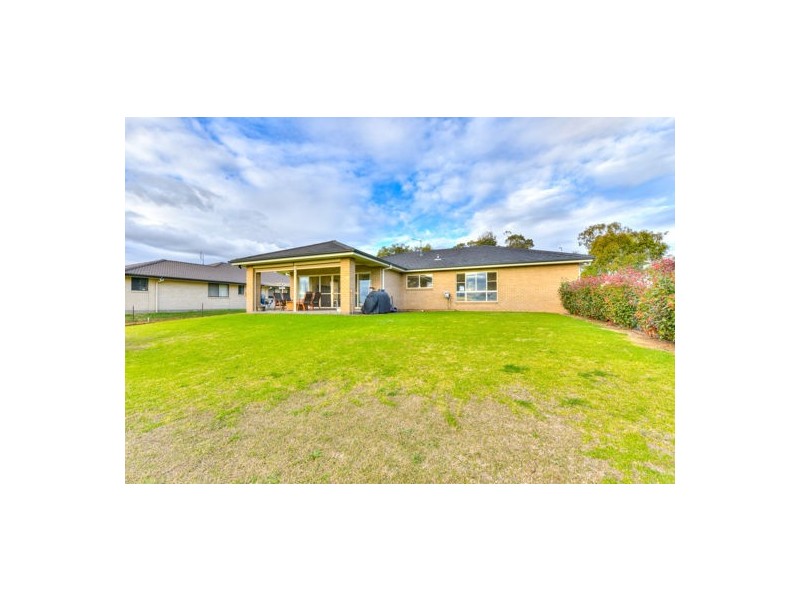 35 Windmill Drive, Tamworth NSW 2340