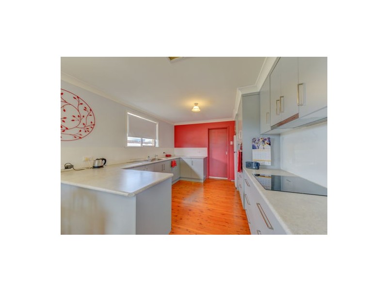 19 Waree Drive, Tamworth NSW 2340