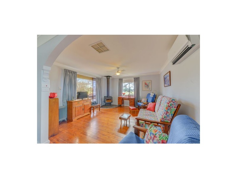 19 Waree Drive, Tamworth NSW 2340