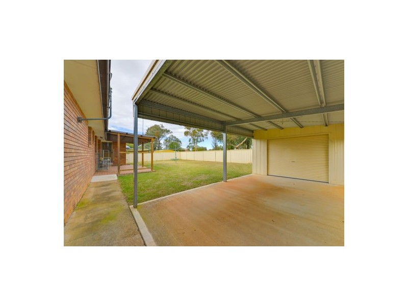 19 Waree Drive, Tamworth NSW 2340
