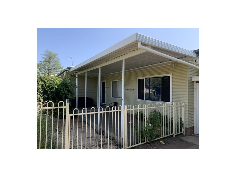 11 Hilton Street, Tamworth NSW 2340
