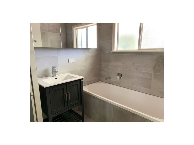 11 Hilton Street, Tamworth NSW 2340