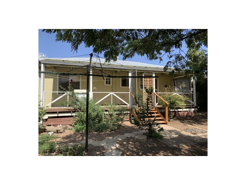 11 Hilton Street, Tamworth NSW 2340