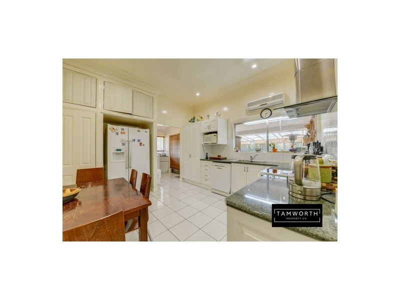 15 Manilla Road, Tamworth NSW 2340