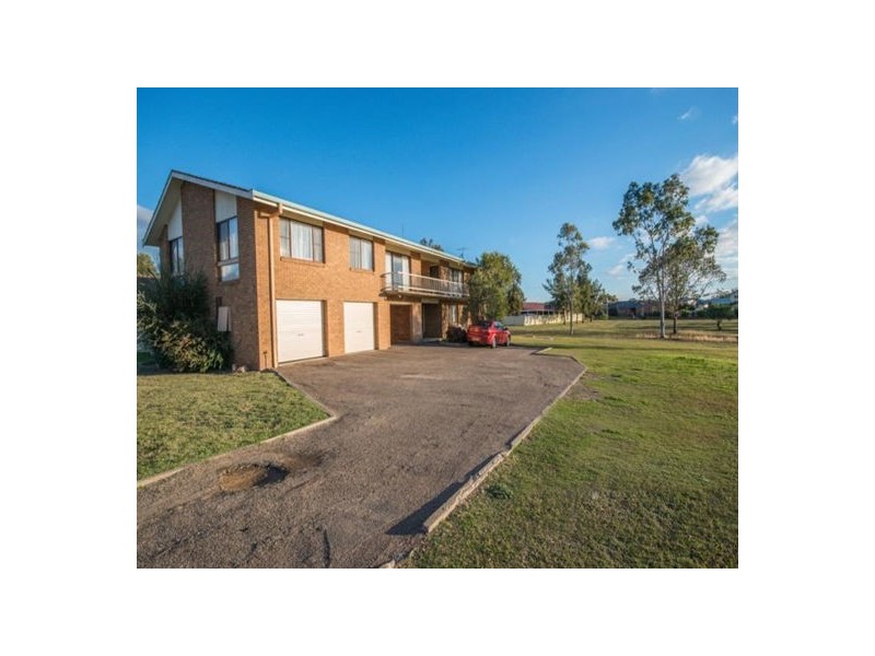 2/4 Illoura Street, Tamworth NSW 2340