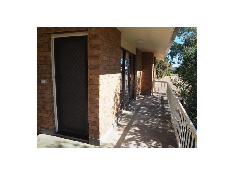 2/4 Illoura Street, Tamworth NSW 2340