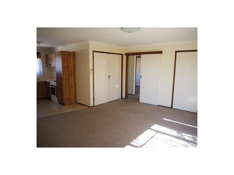 2/4 Illoura Street, Tamworth NSW 2340