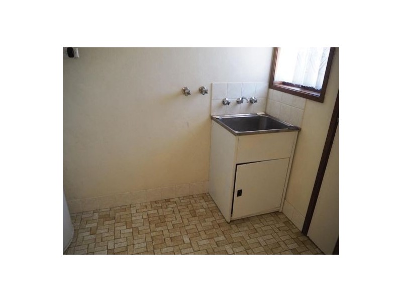 2/4 Illoura Street, Tamworth NSW 2340