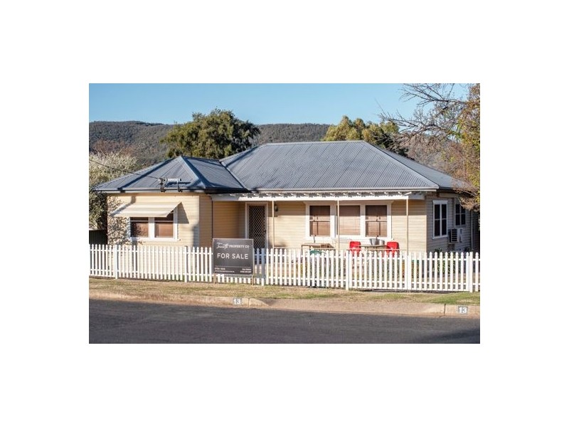 13 Hilton Street, Tamworth NSW 2340