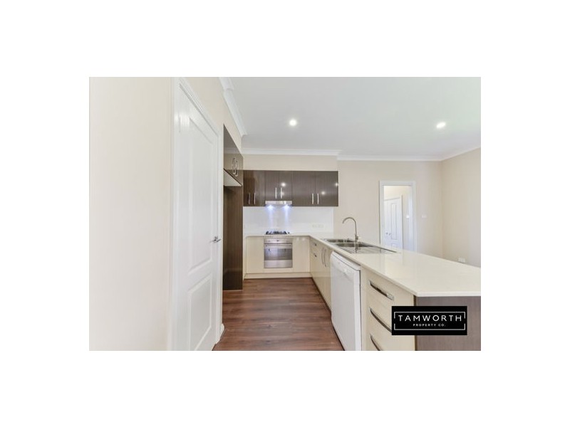 2/3 Ventnor Drive, Tamworth NSW 2340