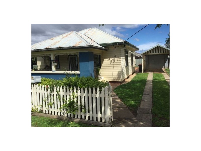 10 Dean Street, Tamworth NSW 2340